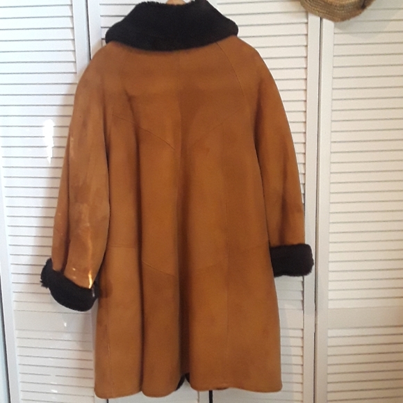 Sherling coat made in Italy. MAKE OFFER - Picture 7 of 7